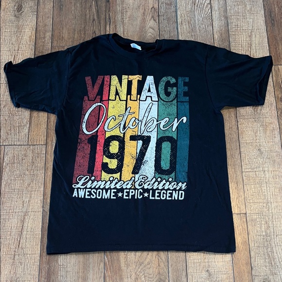 Port and Company Tops - Vintage October 1970 Graphic T-Shirt